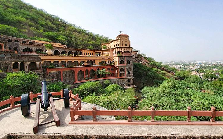 neemrana new year packages 2024